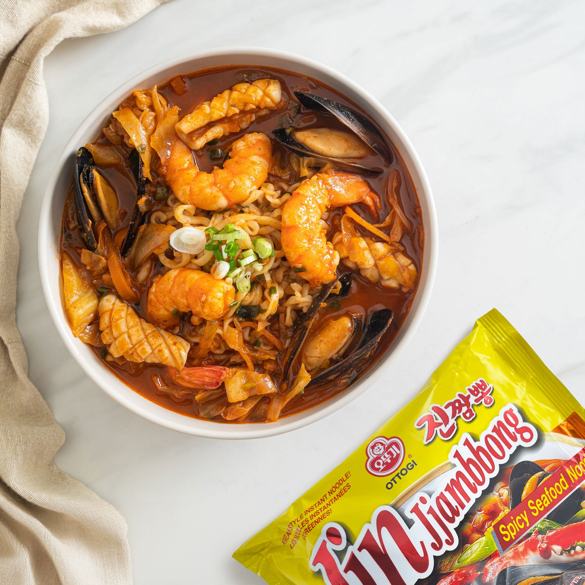 Ottogi Spicy Seafood Noodle (130g)